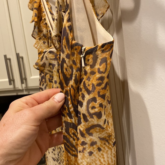 BLOOMINGDALE’S Sz 8 silk animal print sleeveless dress with ruffles. - Picture 5 of 8